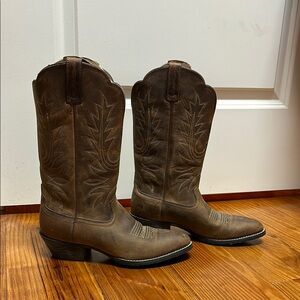 Brown Leather Western Cowboy Boots with Decorative Stitching